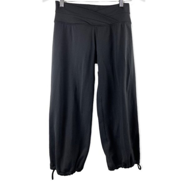 LULULEMON Black Crop Capri Pants size 4 - Picture 1 of 16